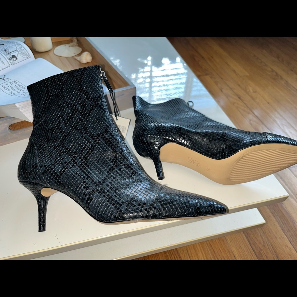 NEW Zara boots black and blue CHIC STYLE POINTY TOE SNAKESKIN PRINT